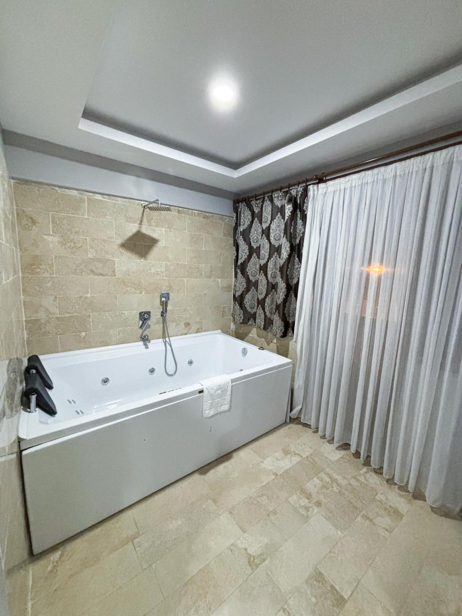 Whitestone Hotel เนฟซิเฮียร์ ภายนอก รูปภาพ